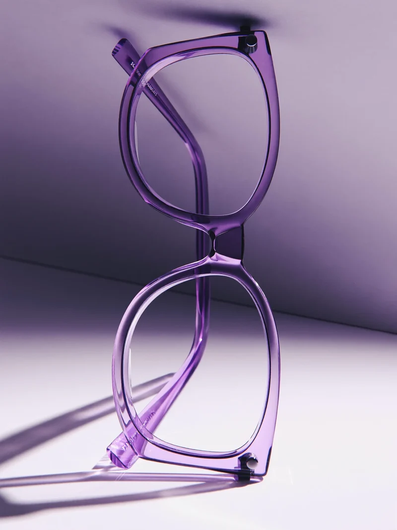 Konzeptbild: transparente, skulpturale optische Fassung